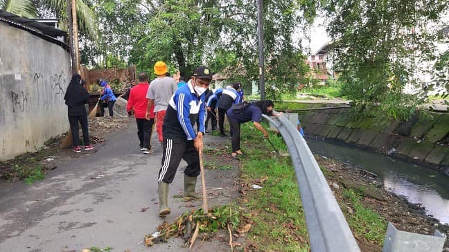 Gotong Royong Masal di Bantaran Sungai Sei Putih Kel. Sei Putih Tengah dan Kel. Sei Putih Timur II Kecamatan Medan Petisah