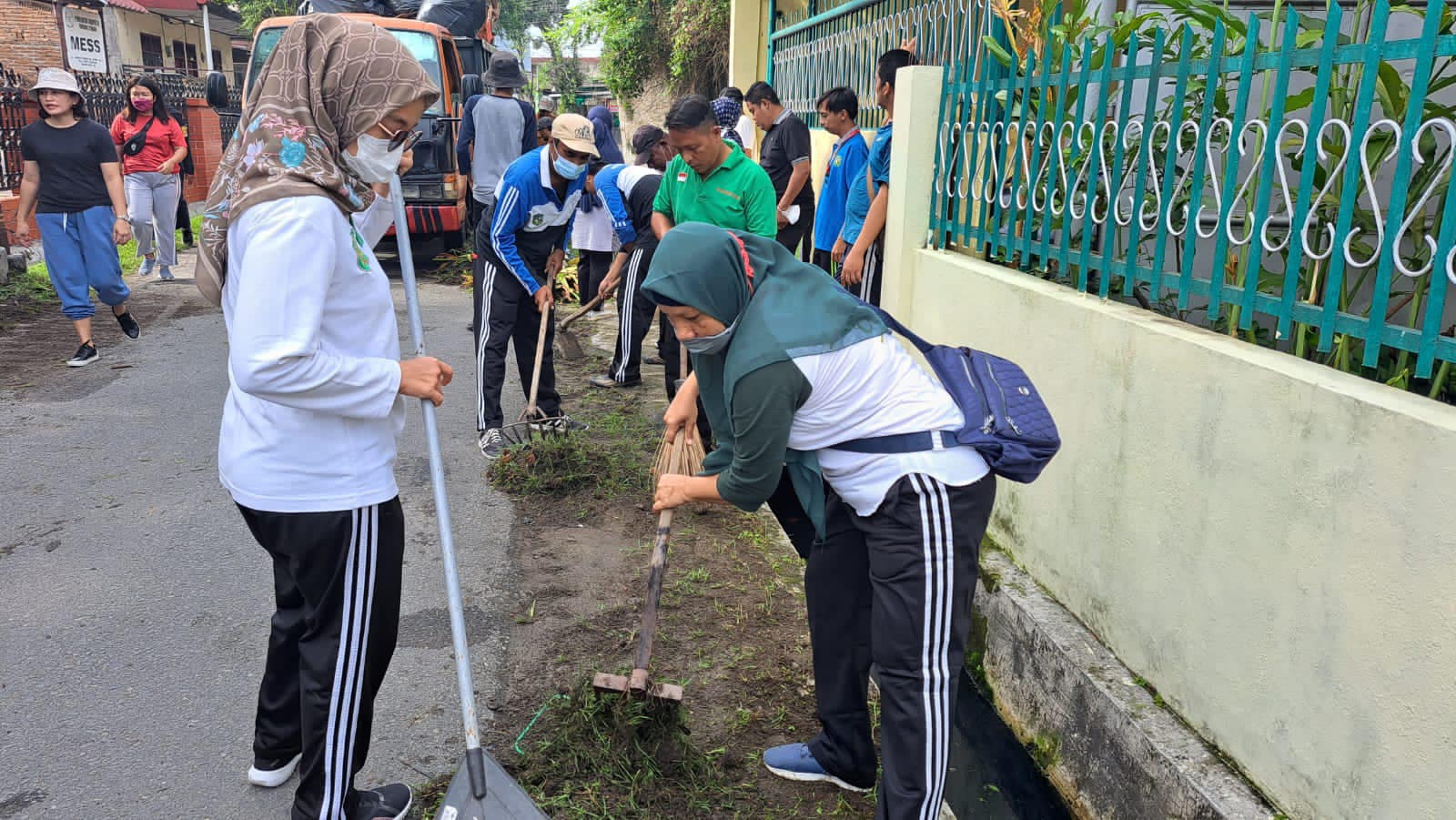 Gotong Royong Agar Medan Bersih Dan Indah